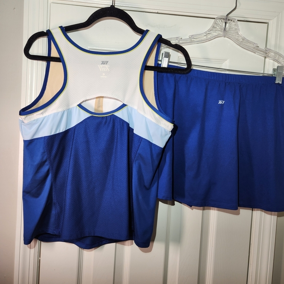 Tail Tennis Outfit: Blues & White Tank and Skort Set Womens Large - Picture 4 of 13